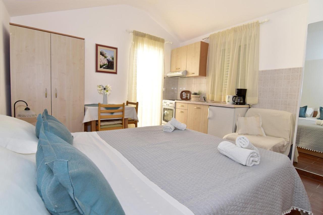 Old Town Studio Apartments Макарська Екстер'єр фото