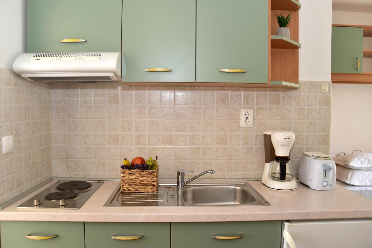 Old Town Studio Apartments Макарська Екстер'єр фото